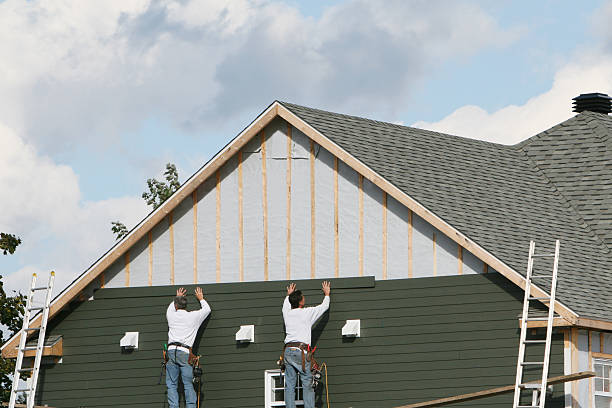Professional Siding Contractor technician working in Hopewell, OH